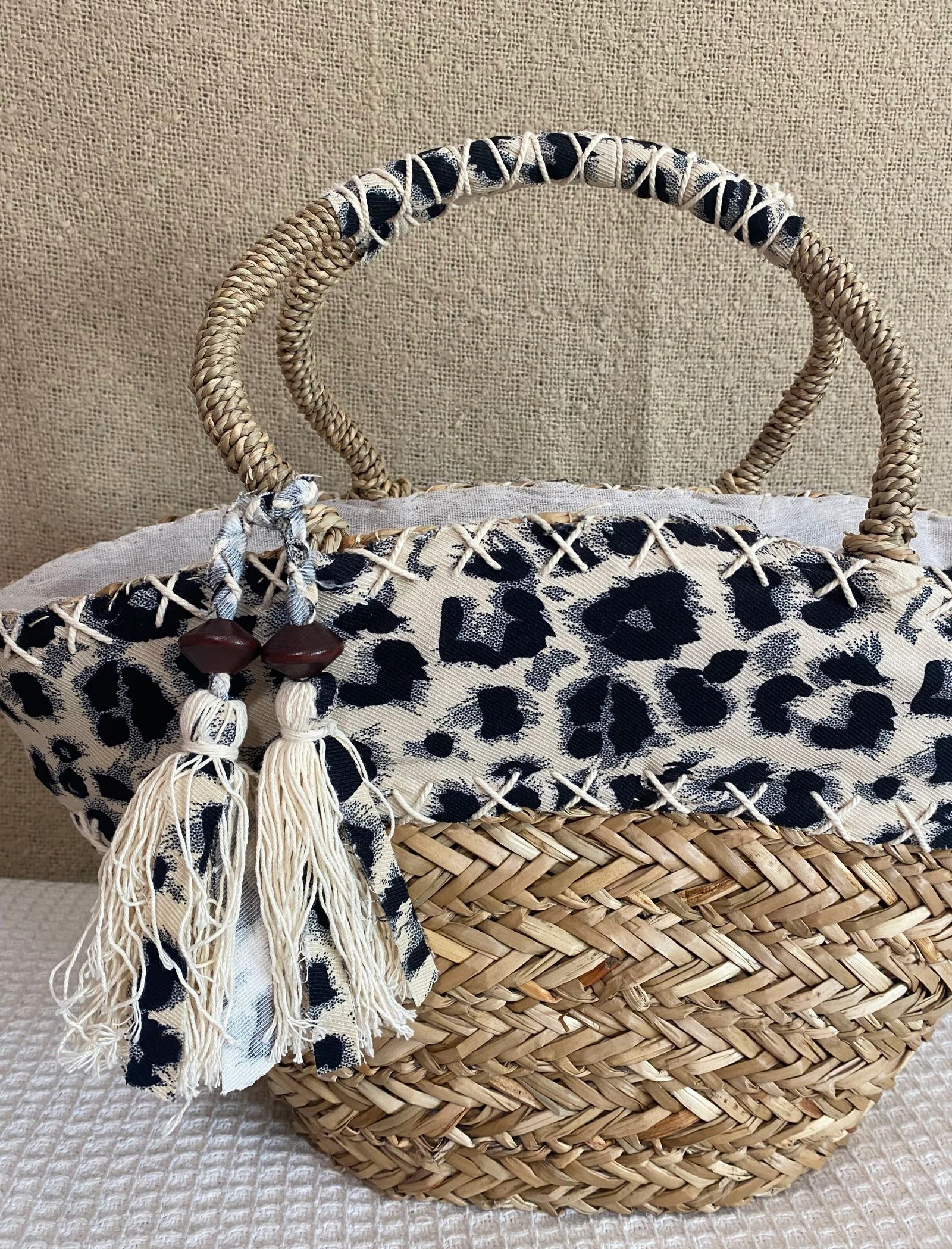 Grote strooien tas met luipaardprint – photo 2